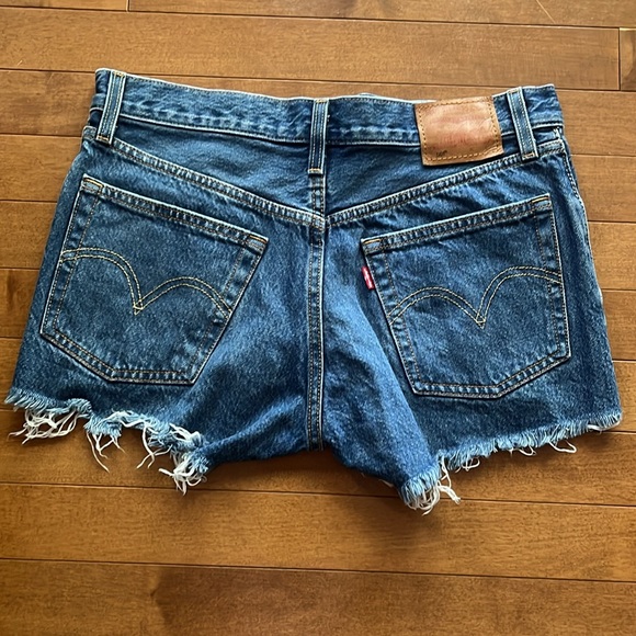Levi’s 501 Shorts - Picture 2 of 5